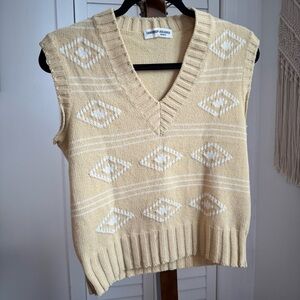 Christin Aujard Paris V-neck knit sweater vest with a geometric pattern
